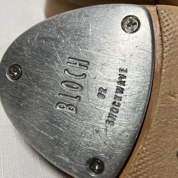 Bloch Tan Flats Slip-On Tap Dance Shoes. 9 1/2N. Leather. Beige Tan. Bloch taps - Picture 6 of 9